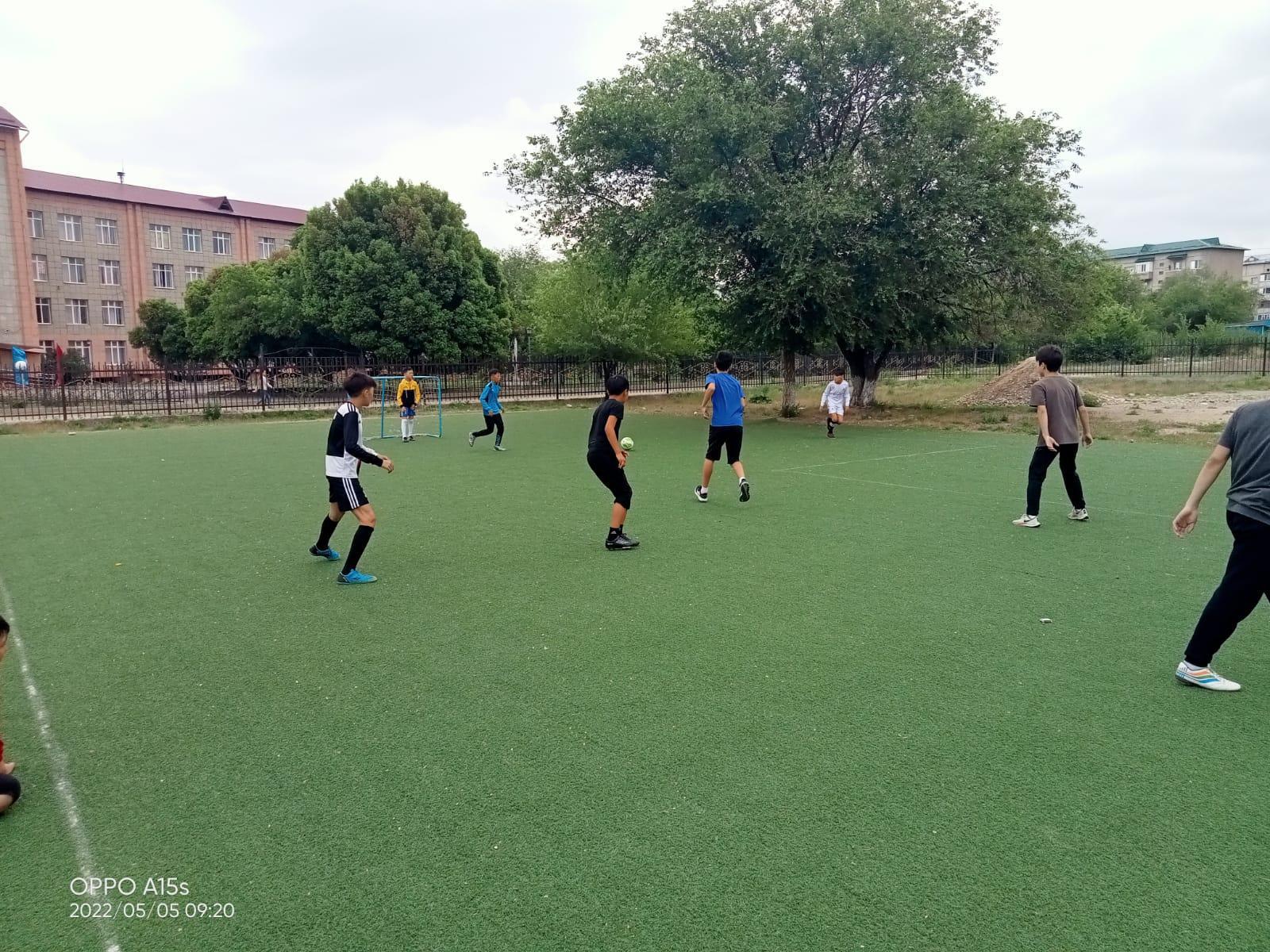 "Балалар жылы" және  «7 Мамыр Отан қорғаушылар күні»  мерекесі аясында футбол ойынынан өткізілген  жарыс